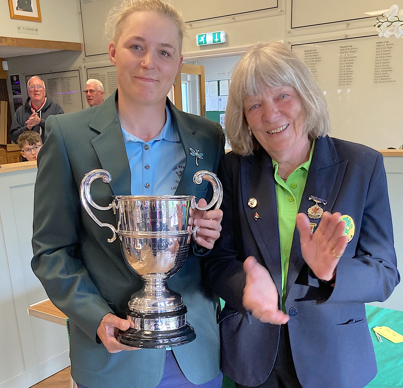 2023 Somerset Ladies champion Aimee Sawyer with Somerset Ladies President Fran Davies