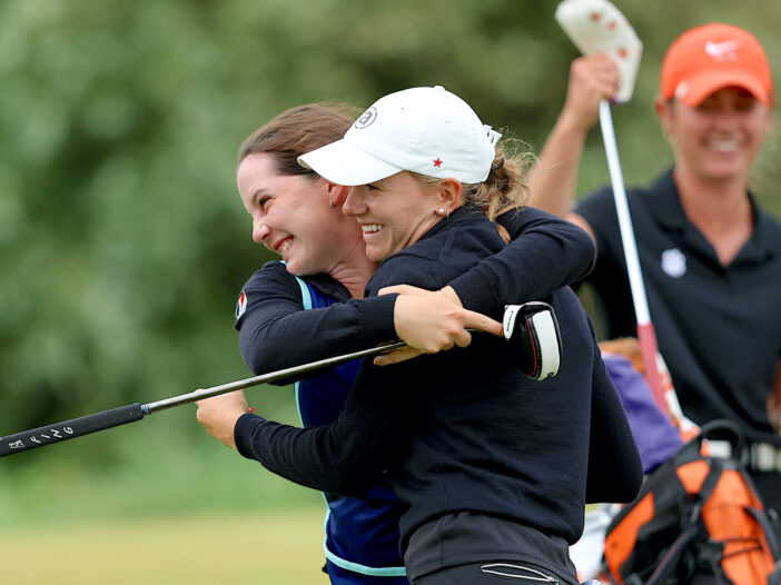 2023 Women's Amateur champion Chiara Horder celebrates with caddy Charlotte Back